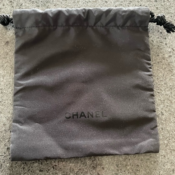 Chanel cosmetics bag - Picture 2 of 2